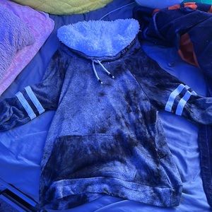 comfy sweater-like turtleneck Size M